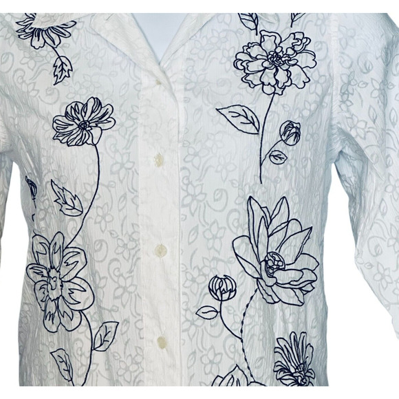 TanJay White Button Up Shirt Top Size 10 Boho Cottage Embroidered Black Flowers - Picture 4 of 7